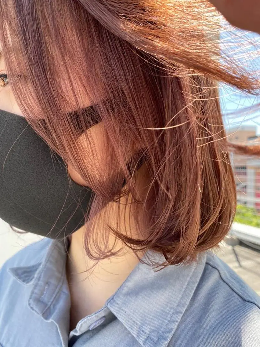 ミディアム カラー イヤリングカラー 韓国🇰🇷レイヤー カットオリーブカラーのヘアスタイル