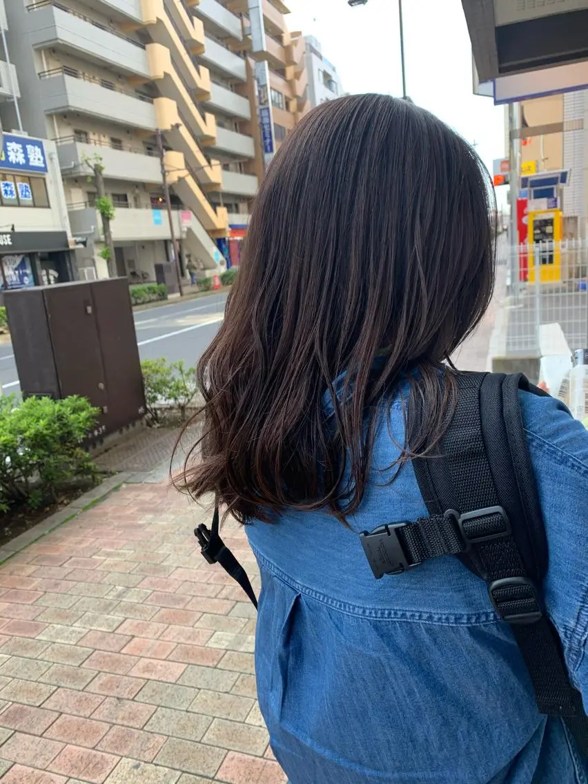 セミロング カラー ブラウンカラー ラベンダーカラー ラベンダーブラウン サプリームヘア 飯田みち瑠のヘアスタイル