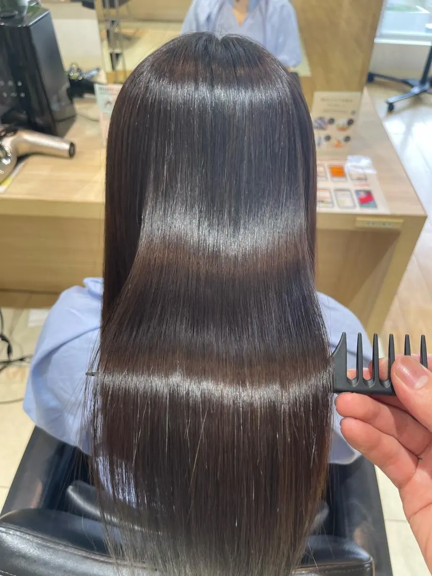 ロング カラー パーマ 髪質改善 ストレートパーマ 間水 和樹のヘアスタイル