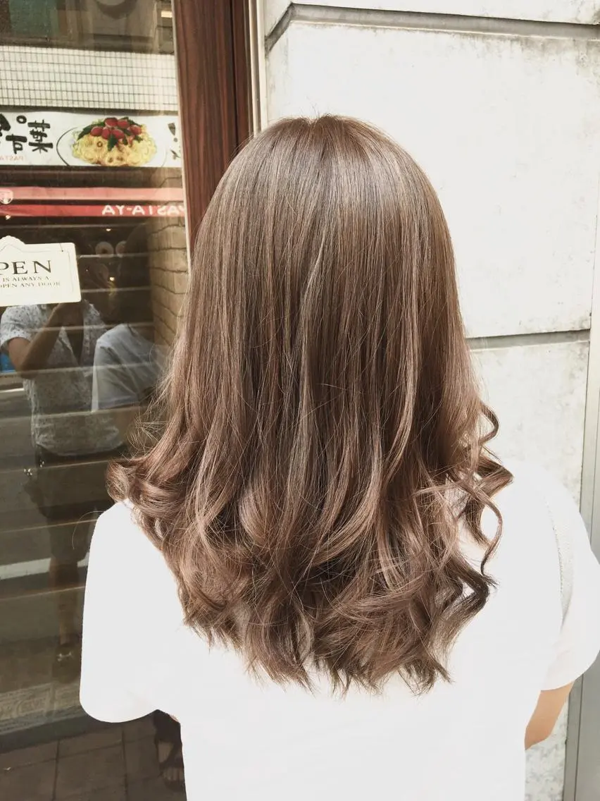 セミロング カラー パーマ ヘアアレンジ ベージュカラー ブリーチ ミルクティーベージュ 👑指名率No.1 👑坂口飛翔のヘアスタイル