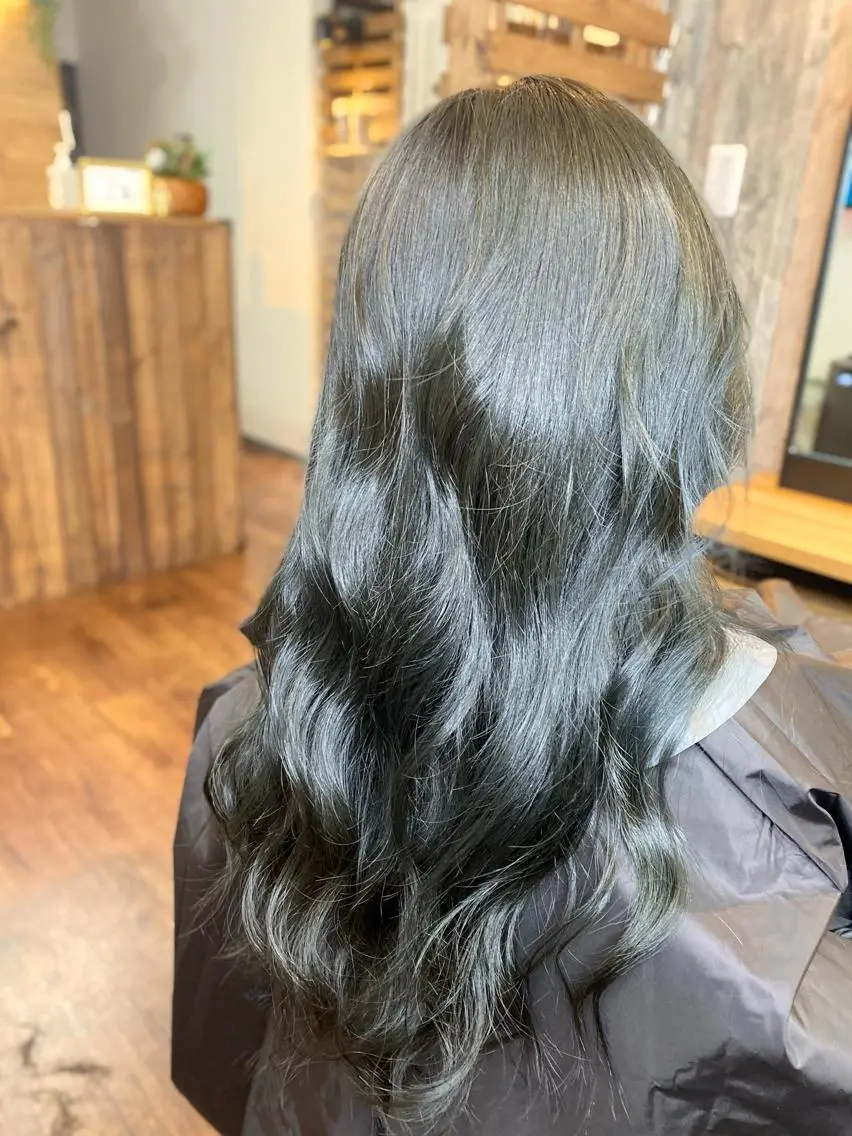 ロング カラー ヘアアレンジ ブルーカラー ブルージュ カット ヘアカラー トリートメント Luzir⭐︎ GEN⭐︎のヘアスタイル