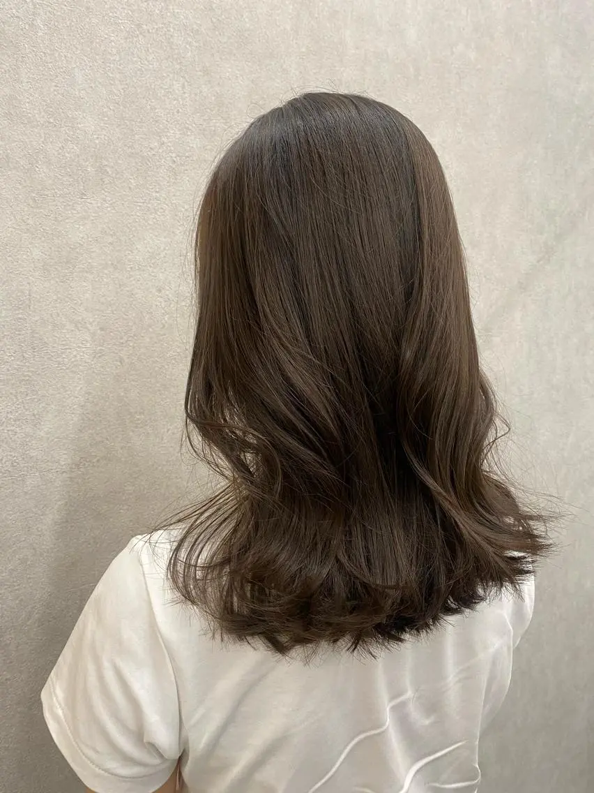 ミディアム カラー ヘアアレンジ 切りっぱなしボブ グレージュ ボブ くびれヘア レイヤーカット カット ヘアカラー トリートメント Kawaguchi Arisaのヘアスタイル