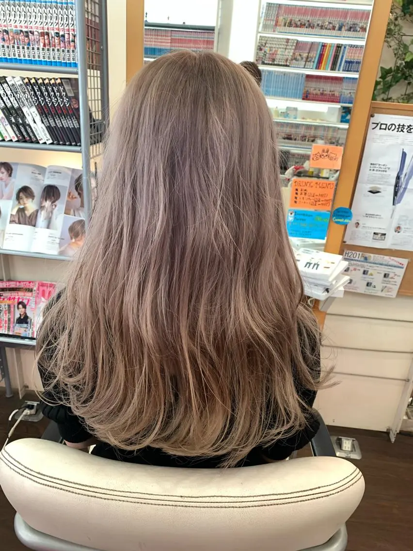 セミロング カラー ヘアアレンジ ベージュカラー 今村公介 ブリーチ特化、派手髪のヘアスタイル