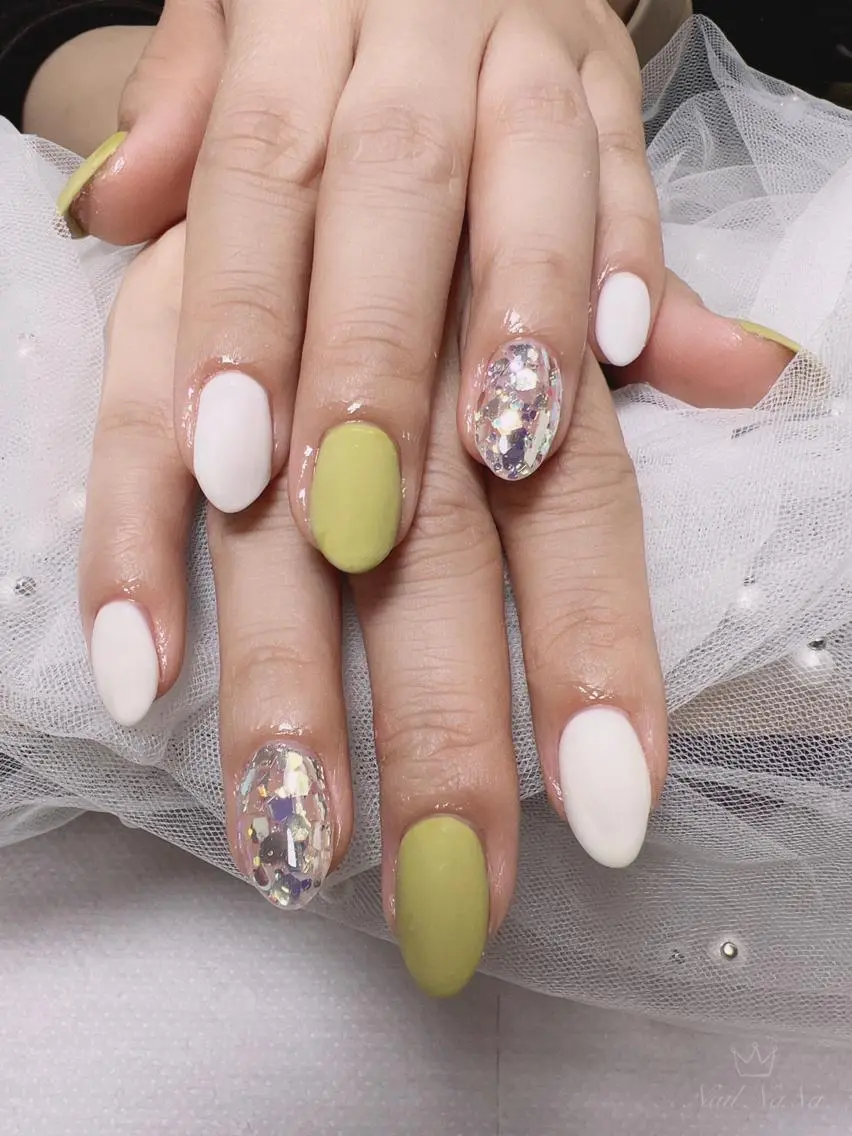 ショート カラー ネイル 韓国風ヘア 韓国ネイル ラメ(グリッター) ハンドネイル Nail NaNaのネイルデザイン