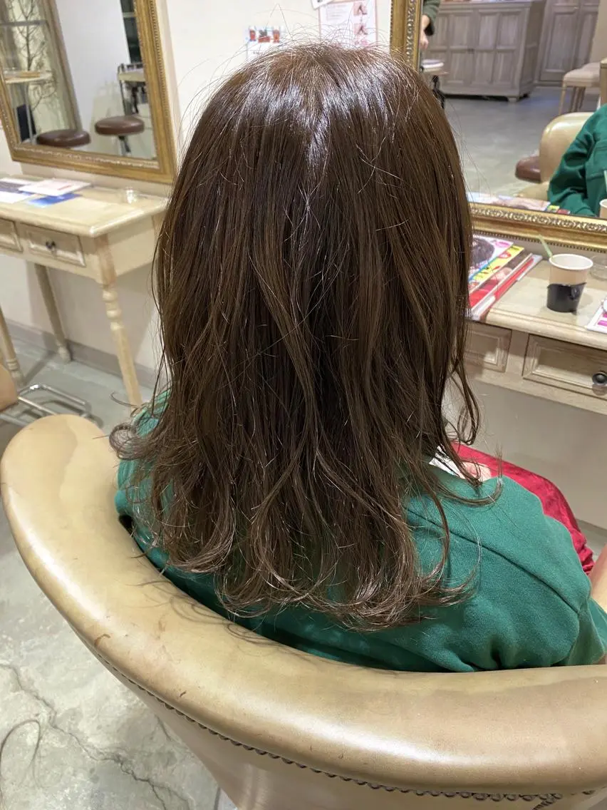 セミロング カラー 透明感カラー グレージュ イルミナカラー 美髪・髪質改善 有田怜平のヘアスタイル