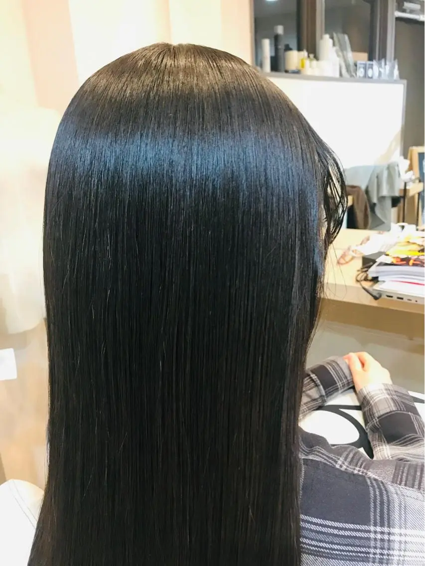 ロング トリートメント O. YUMIKOのネイルデザイン
