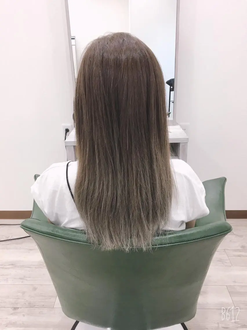 セミロング カラー グラデーションカラー カット ヘアカラー トリートメント 長塚 翔也のヘアスタイル
