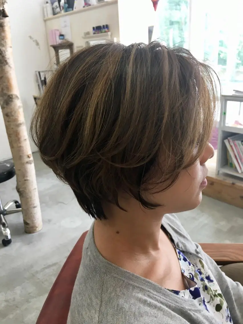 ショート カラー ハイライトカラー ボブ ハイライト ショートヘア fio マナミのヘアスタイル