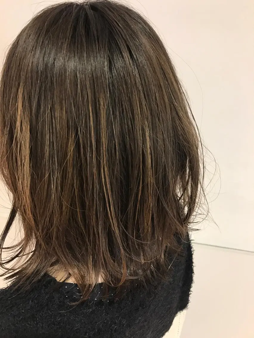 ミディアム カット ヘアカラー 貝通丸 朱里のヘアスタイル