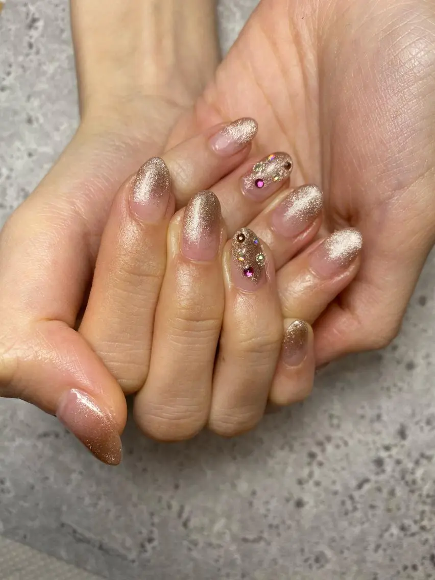 ネイル グラデーション マグネットネイル ストーンネイル 🌿Charme🌿 MAIのネイルデザイン