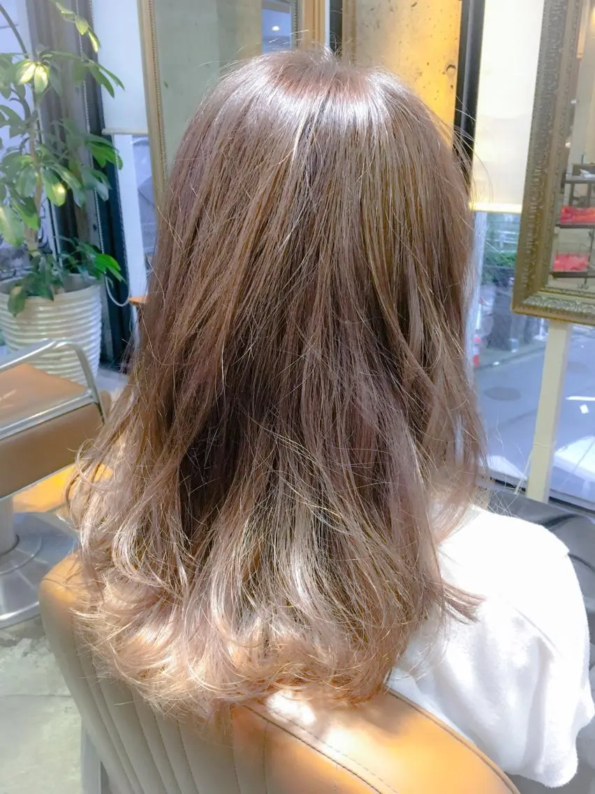 ロング カラー アッシュ ベージュカラー グラデーションカラー ハイライトカラー ハイライト 北條 優輝のヘアスタイル