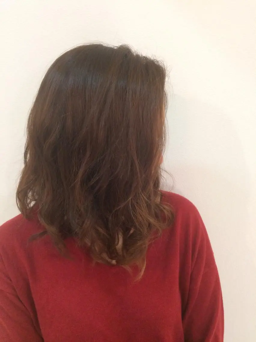 ミディアム カラー イルミナカラー 岡本 智次のヘアスタイル