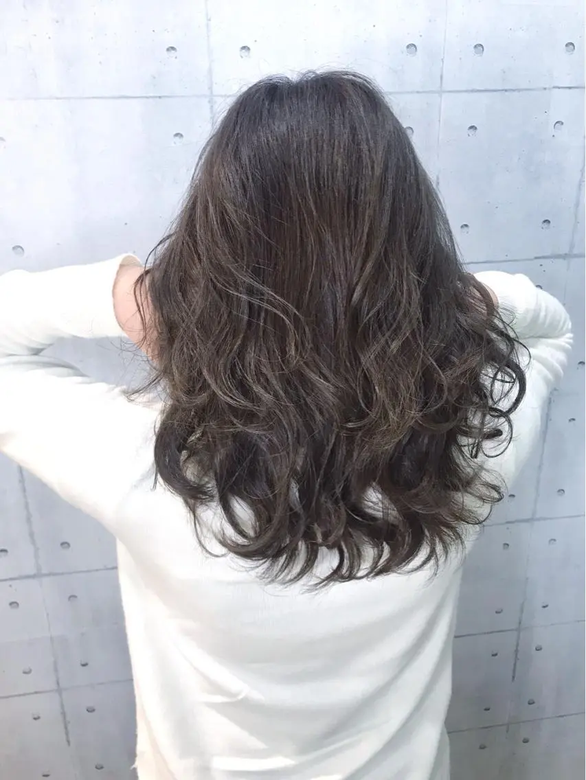 セミロング カラー アッシュ イルミナカラー カット ヘアカラー 高木 麻知子のヘアスタイル