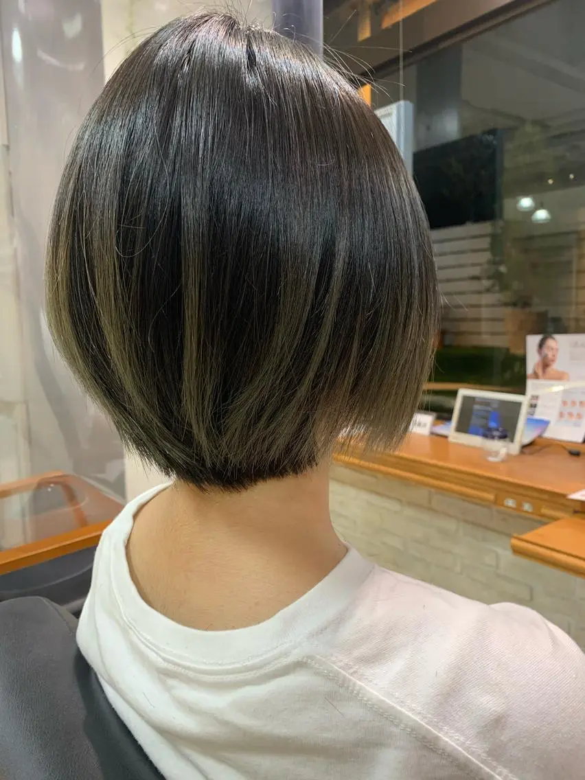 ショート 透明感ハイトーン🦄 キラ🌈のヘアスタイル