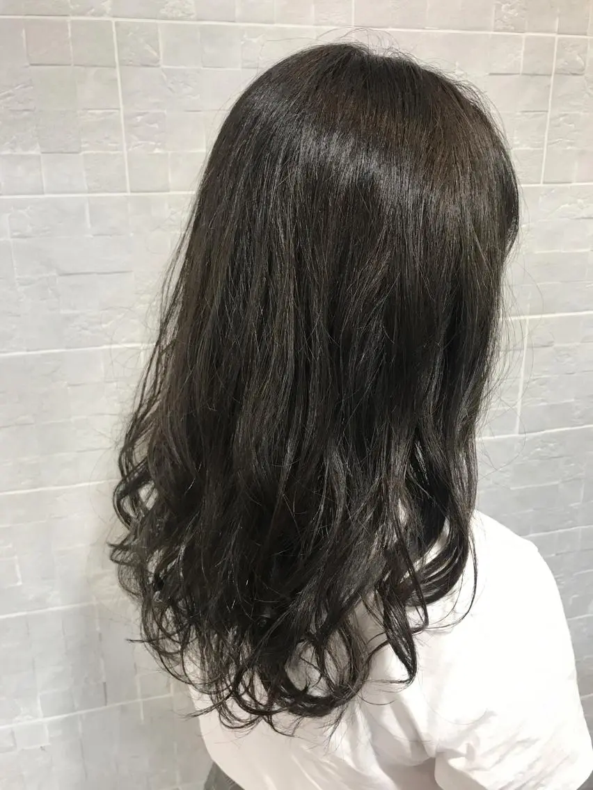 ミディアム カラー パーマ アディクシーカラー アッシュ アッシュグレー カット ヘアカラー トリートメント ブリーチ特化 梅田本多翔のヘアスタイル