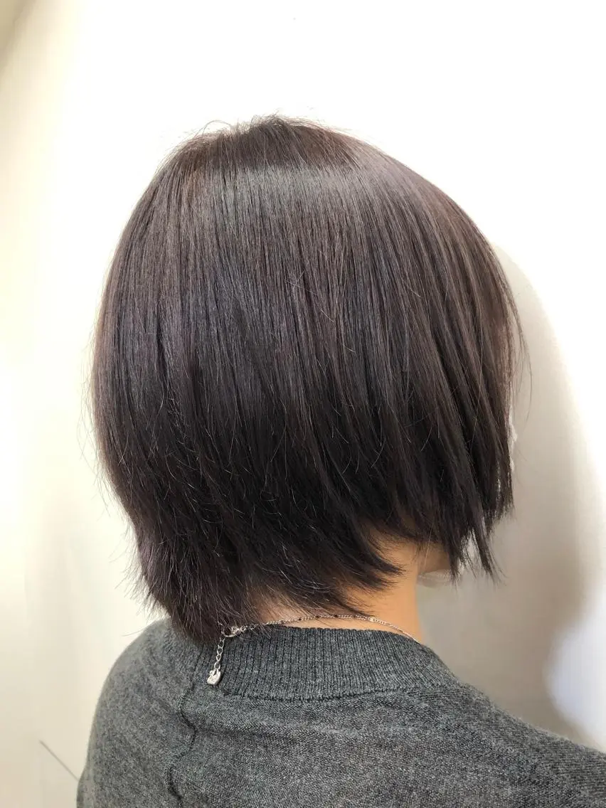 ショート カラー アッシュ パープルカラー パープルアッシュ 芝田 望優のヘアスタイル