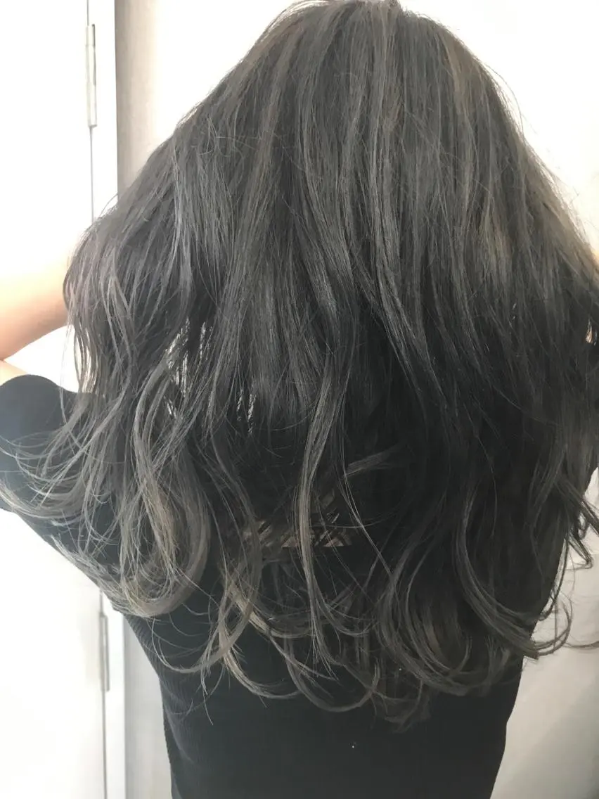 ロング カラー ヘアアレンジ バレイヤージュ グラデーションカラー ハイライトカラー ハイライト レイヤーカット 白髪ぼかしハイライト バレイヤージュヤマトのヘアスタイル