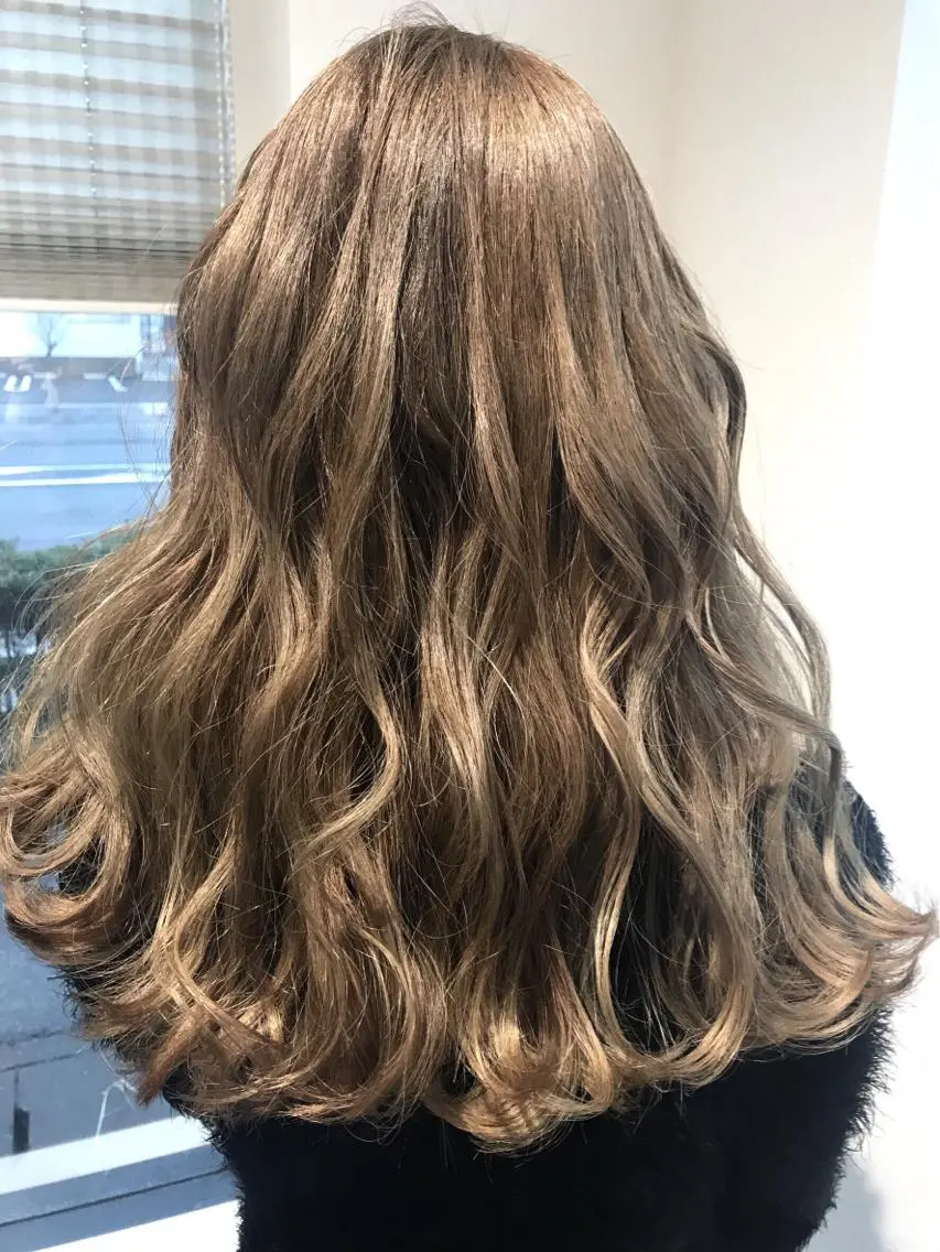 セミロング カラー ブロンド 川合 勇気のヘアスタイル