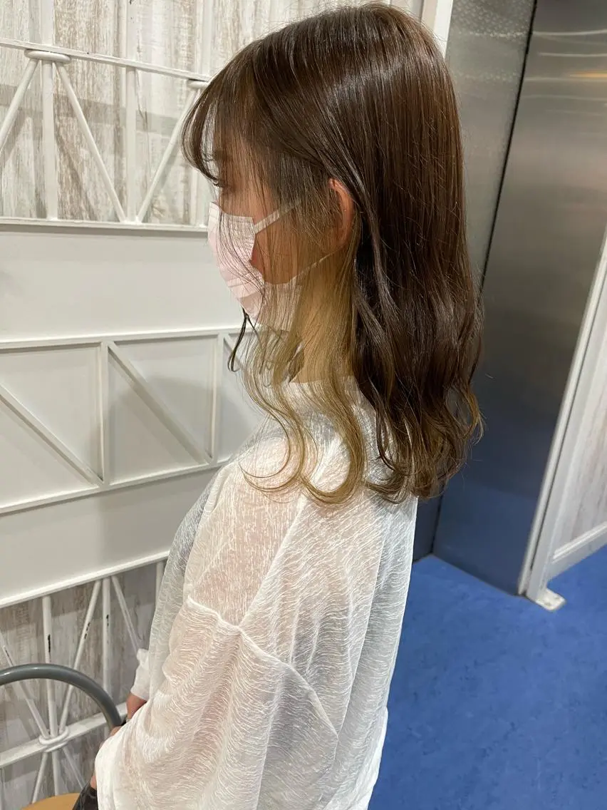 カラー white.梅田 デザインカラー🦄のヘアスタイル