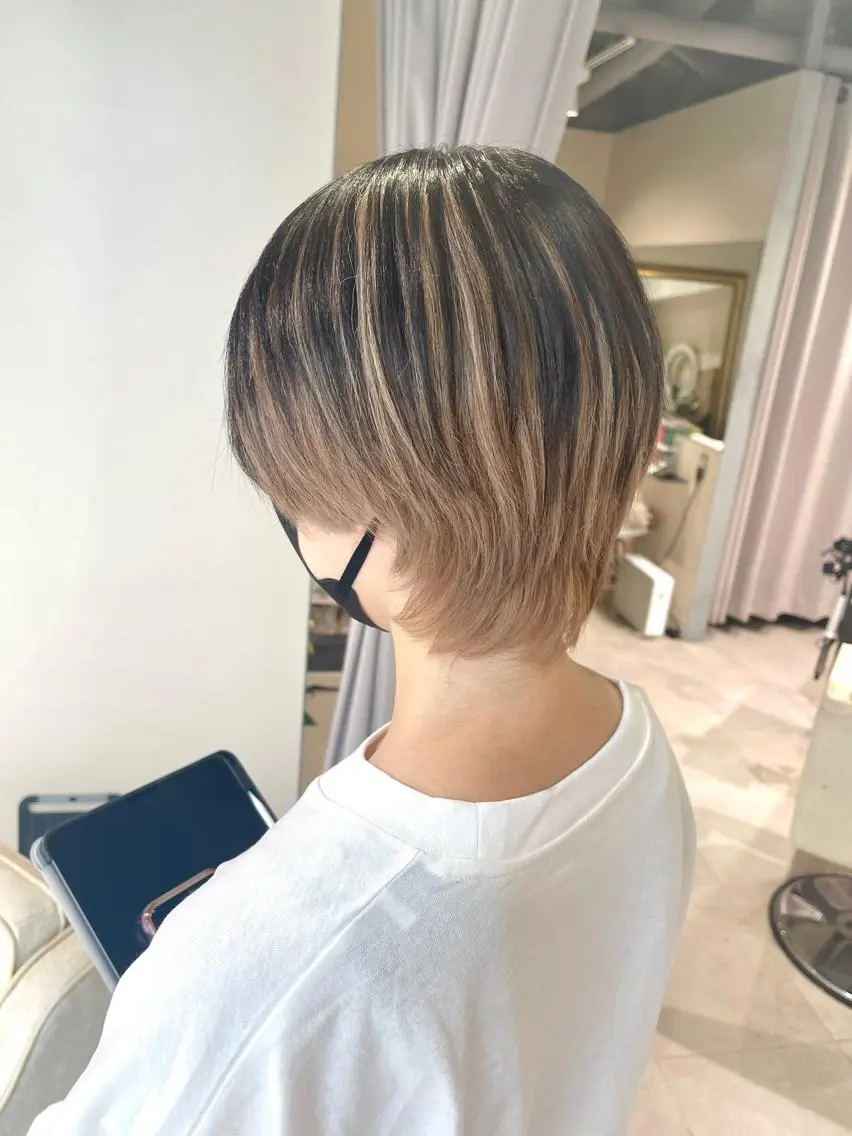 ショート カラー ヘアカラー エクステ 渋谷🤍ブリーチ エクステ🤍アミルのヘアスタイル