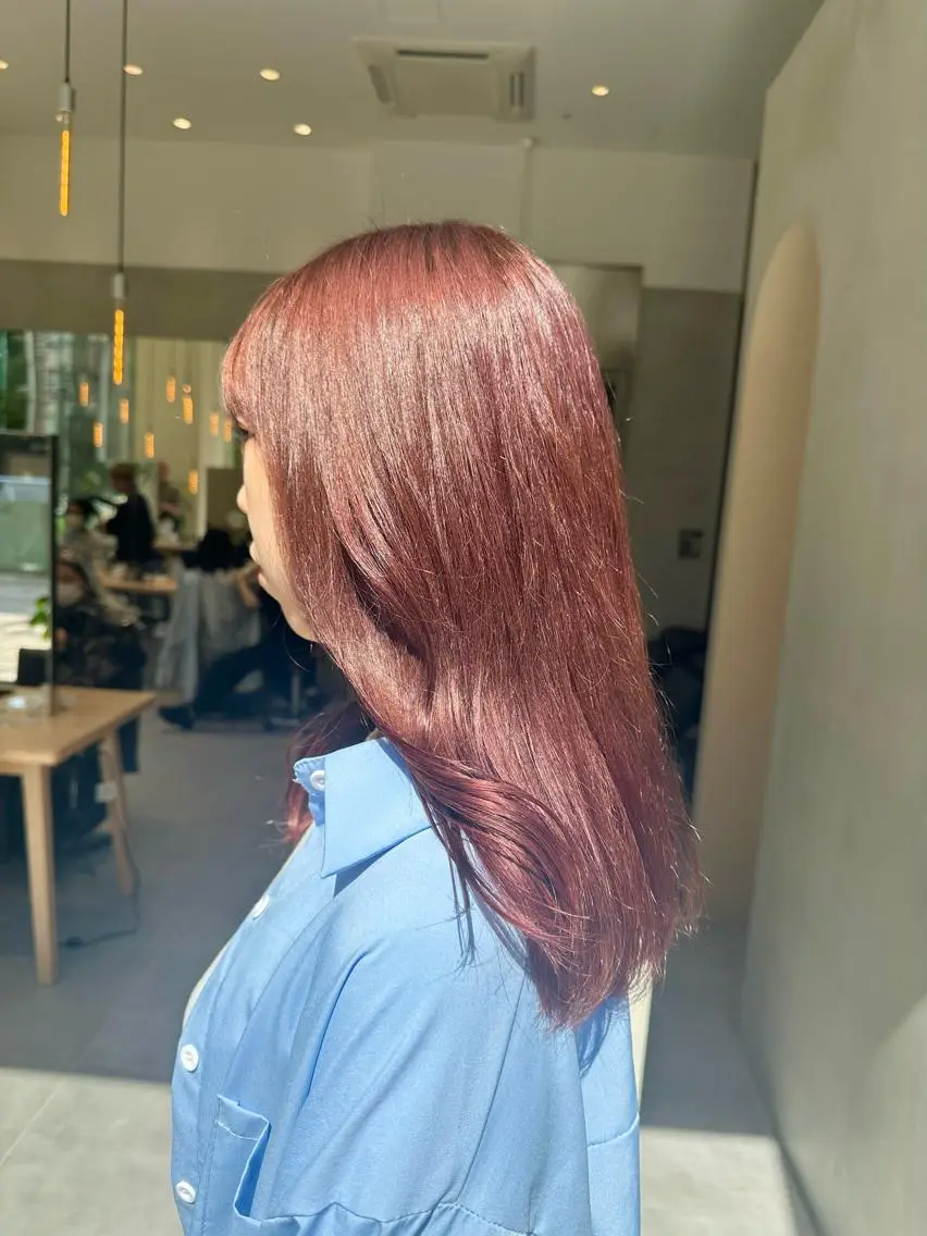 ミディアム カラー ヘアカラー トリートメント ヘッドスパ ヘアセット ミオ💎ショート 透ける暗髪のヘアスタイル