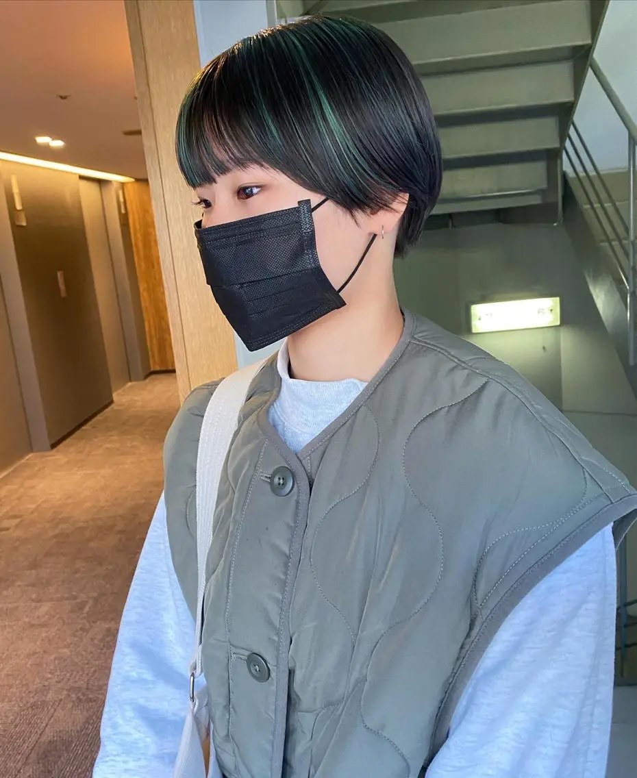 ショート カラー パーマ ヘアアレンジ デザインカラー/ボブ ブリーチカラー/ユリのヘアスタイル