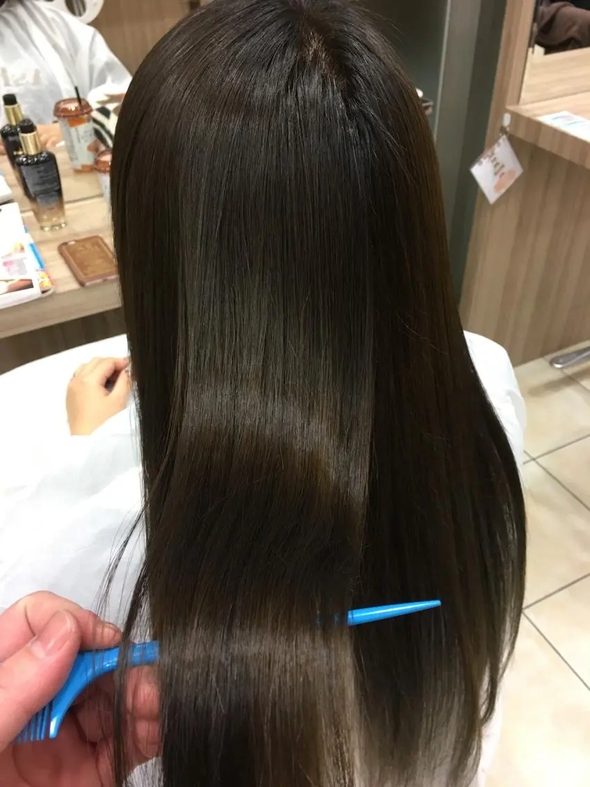 ロング カラー パーマ ストレートパーマ カット トリートメント 小島 仁美のヘアスタイル