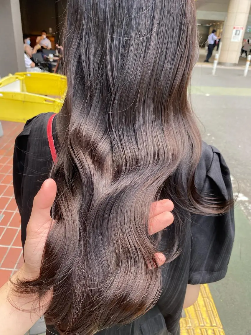 ロング カラー ヘアアレンジ アッシュ アッシュグレー ベージュカラー ブリーチ 透明感カラー 面長/丸顔 小顔レイヤー|橋本のヘアスタイル