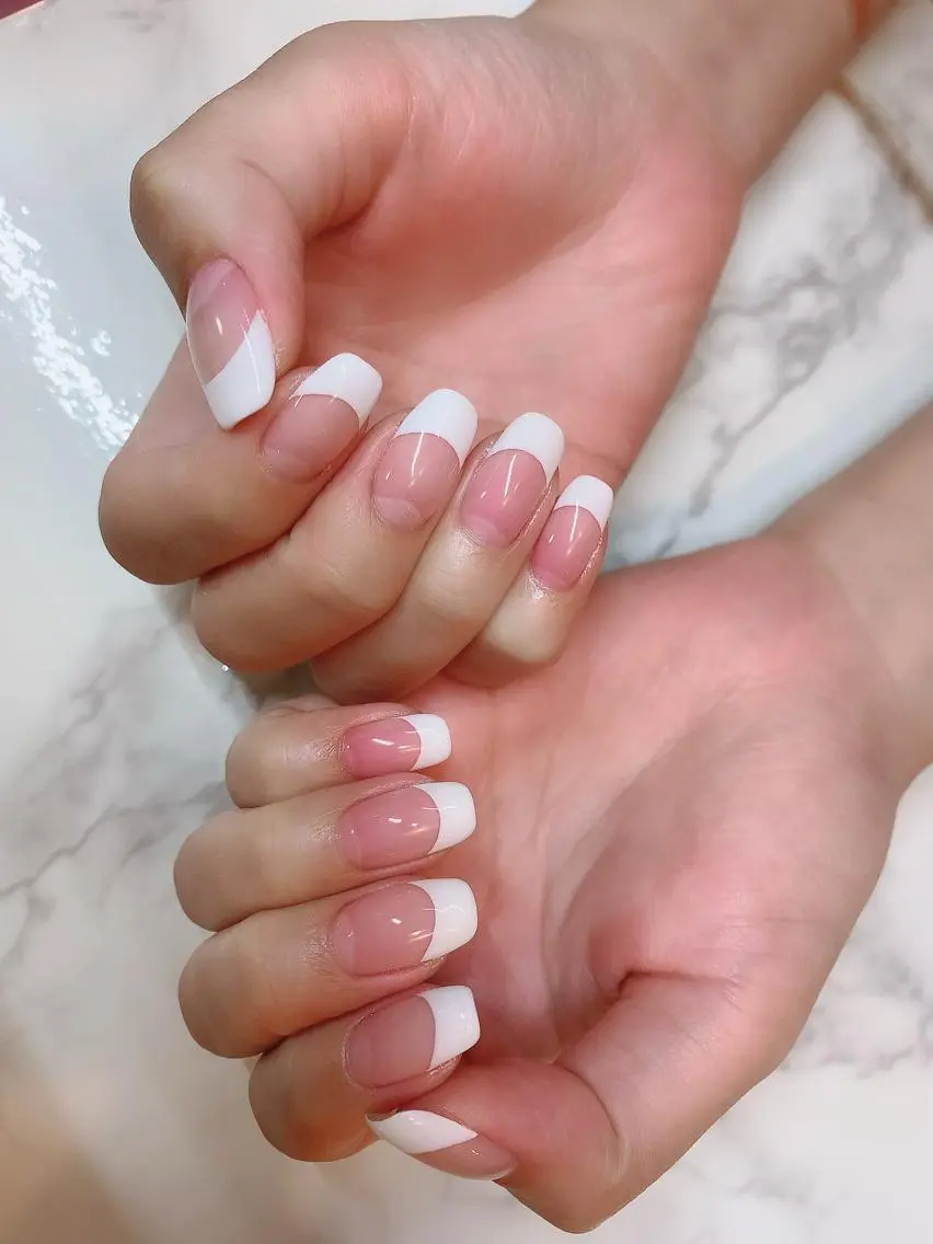ネイル フレンチネイル atelier chic+のネイルデザイン