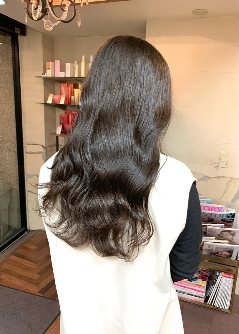 セミロング カラー ベージュカラー ブリーチ ブリーチなしカラー オリーブベージュ 矢野 晃平のヘアスタイル
