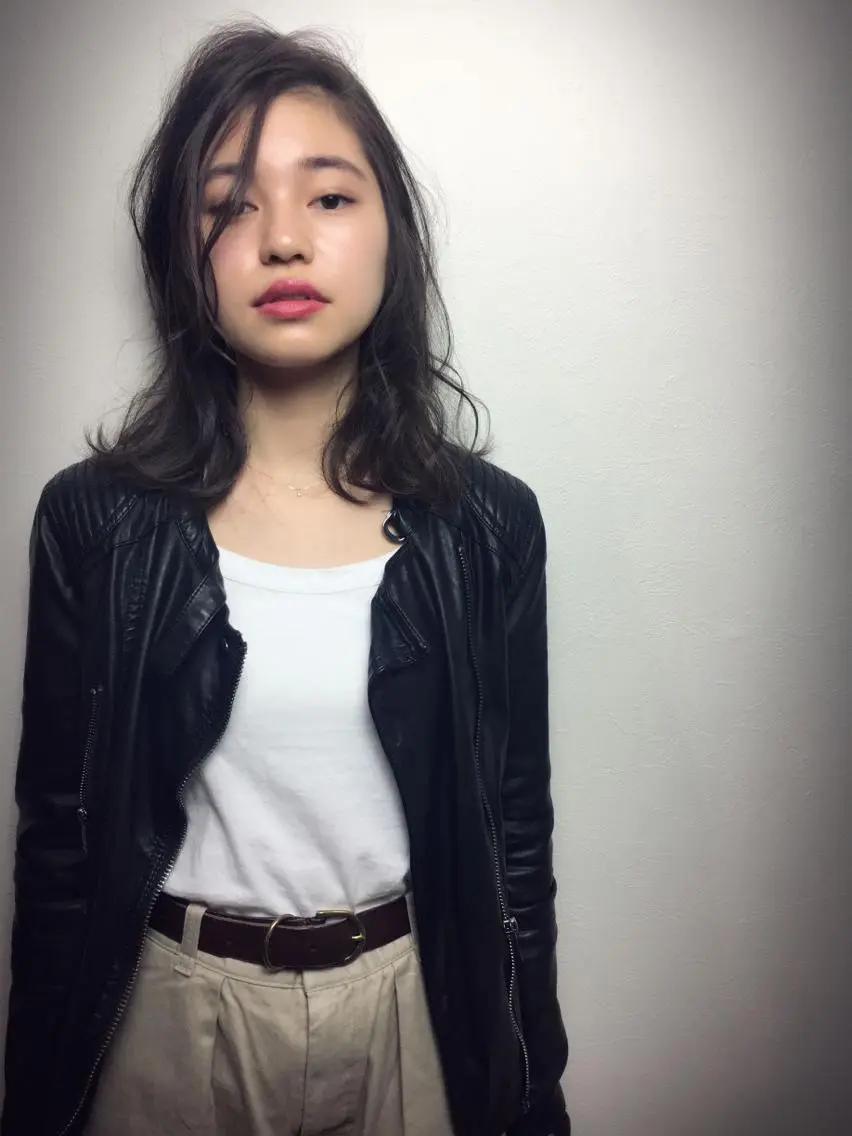 セミロング カラー ヘアアレンジ セミロングパーマ アッシュ ベージュカラー グレージュ ハイライトカラー ヘアカラー トリートメント 岩崎 克秀のヘアスタイル
