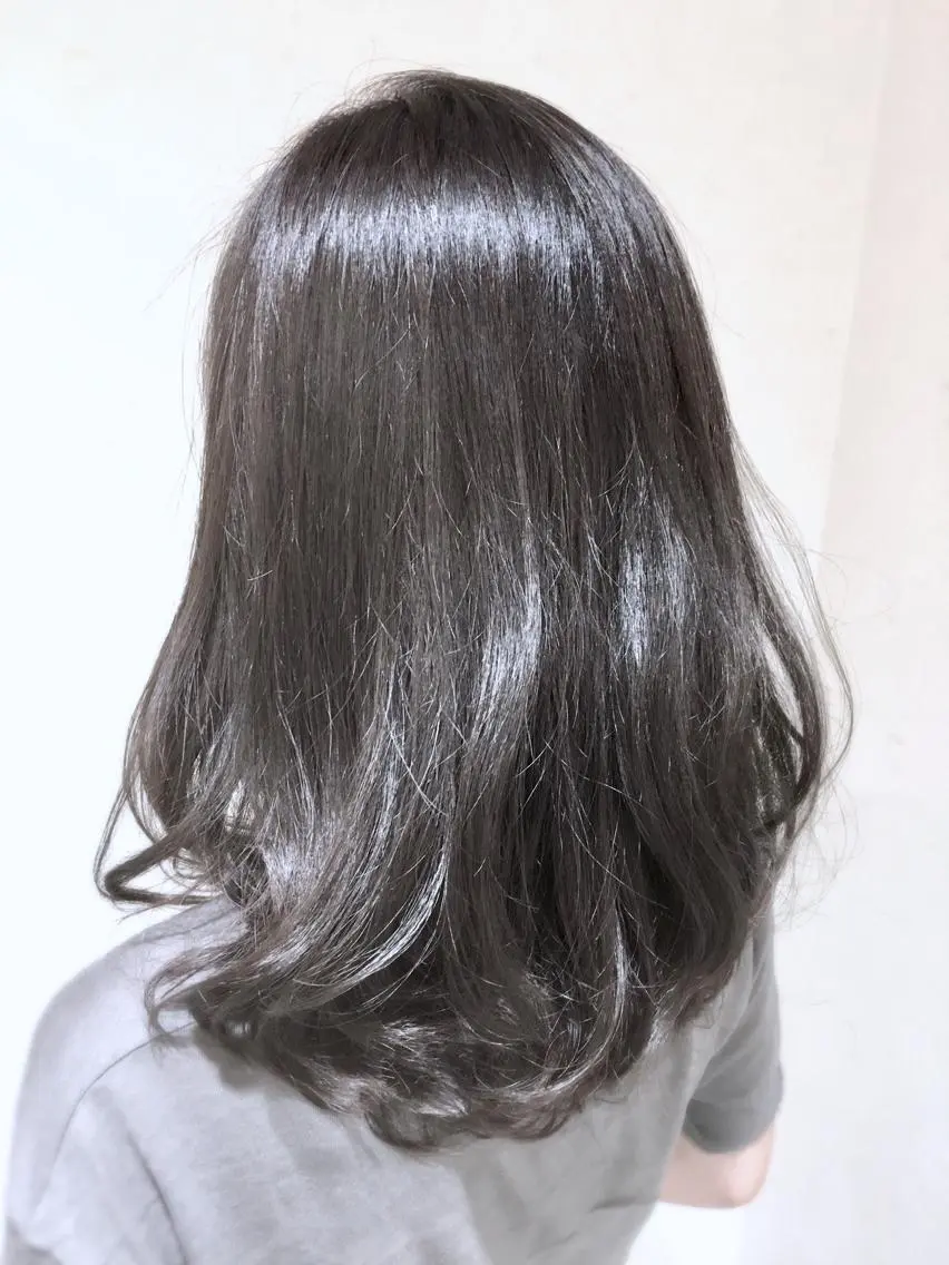 セミロング カラー グレージュ ラベンダーカラー ラベンダーグレージュ ラベンダーグレー ヘアカラー タワラ ソウタ Directorのヘアスタイル