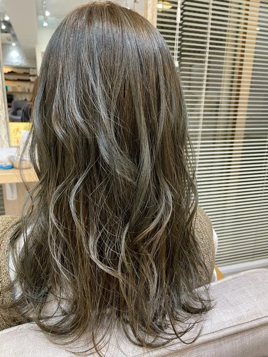 セミロング レイヤーカット・ 縮毛矯正 星野のヘアスタイル