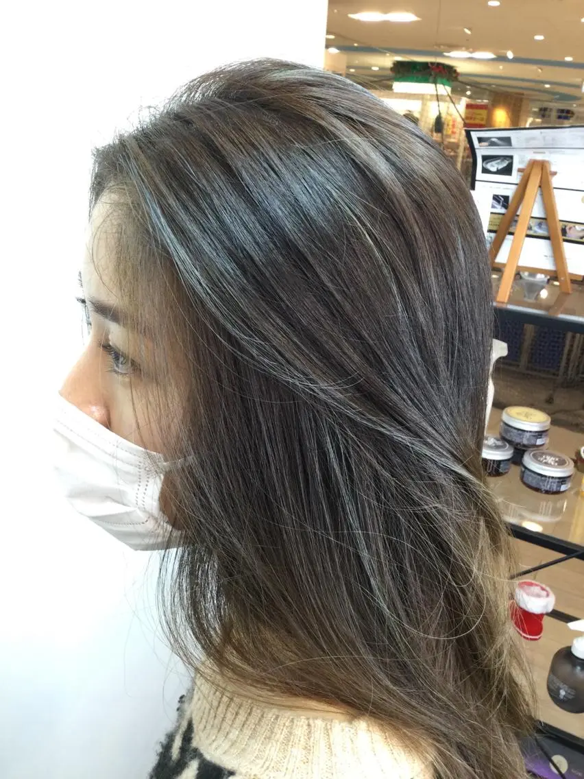 セミロング カラー ハイライトカラー ハイライト Annon プライベートサロンのヘアスタイル