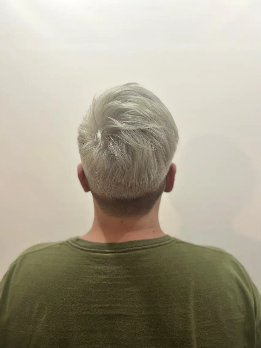 ショート カラー メンズ メンズショート シルバー ショートヘア ヘアカラー Style Tのヘアスタイル