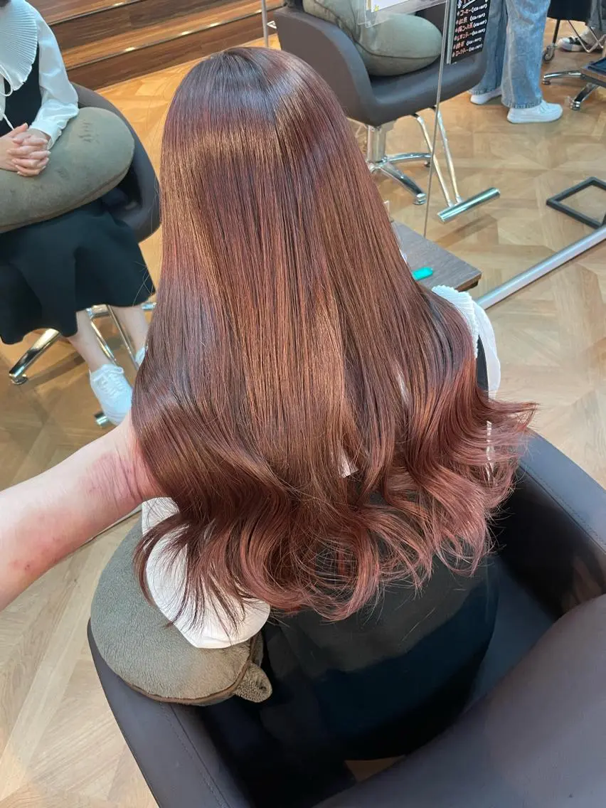 セミロング カラー ピンクカラー チヒョ🦋 韓国hair🇰🇷のヘアスタイル