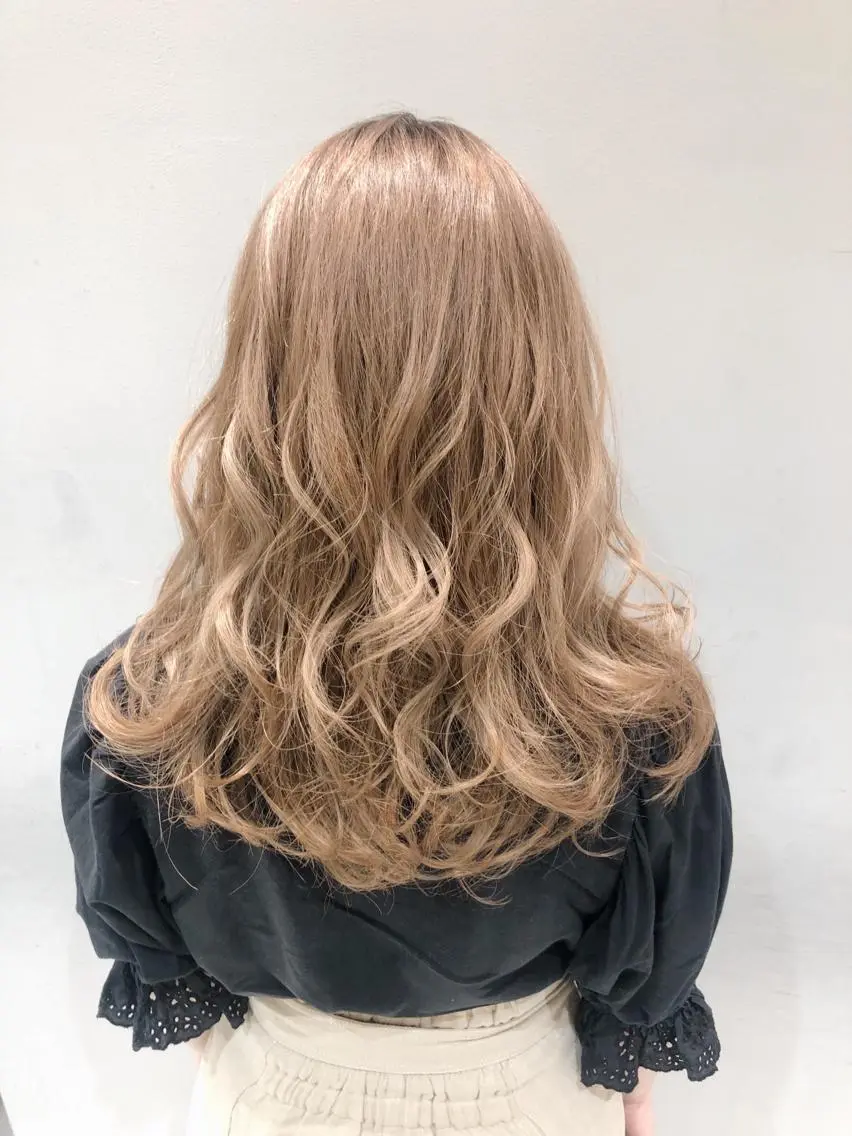 ロング カラー ベージュカラー ブリーチ ハイトーンカラー 韓国ヘア🇰🇷 トヨキトキコのヘアスタイル