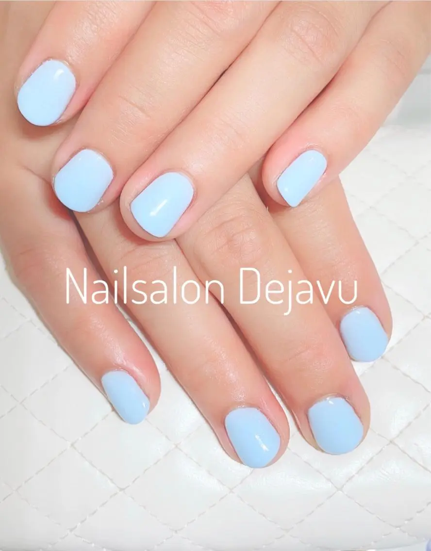 ネイル アートネイル 水色 ワンカラーネイル ショートネイル ハンドネイル Nail salon Dejavu 🌿のネイルデザイン