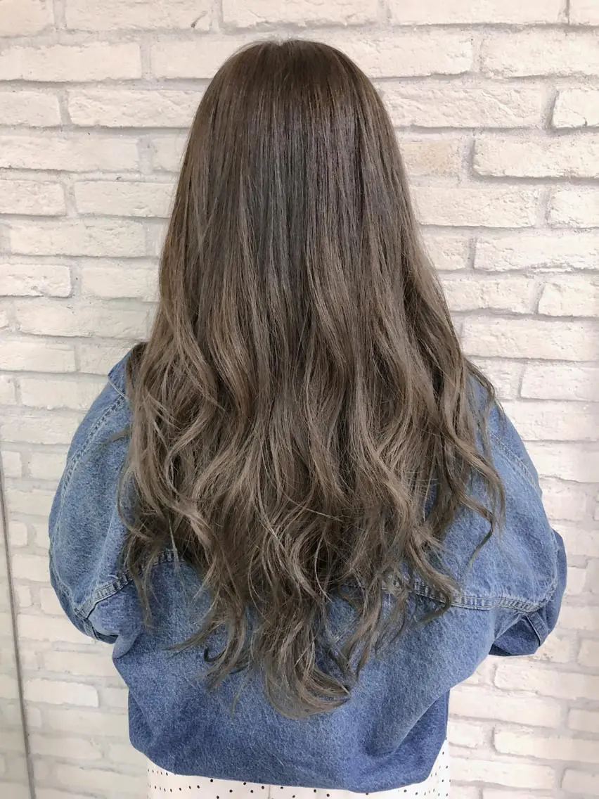 ロング カラー グレージュ HAUS 片山みほのヘアスタイル