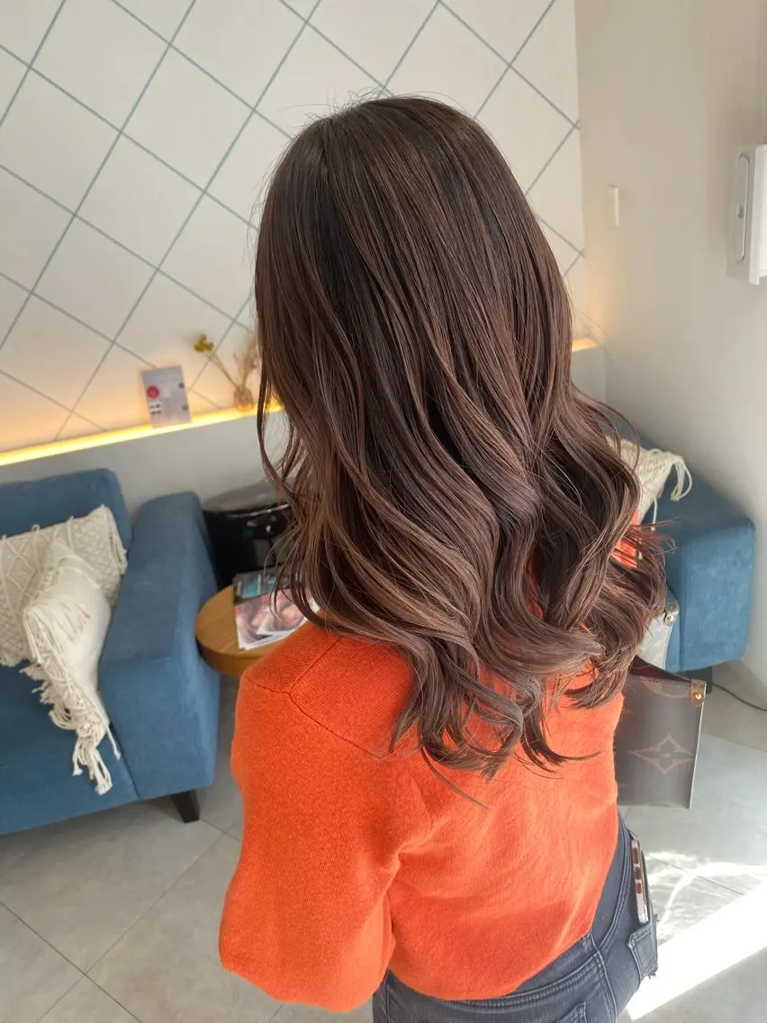 ロング カラー ベージュカラー ブラウンカラー ブラウンベージュ ハイライトカラー ハイライト ヘアカラー トリートメント 饒平名 知也のヘアスタイル
