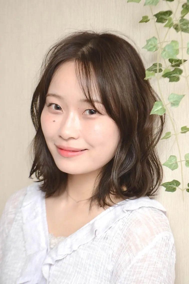 ミディアム アッシュ くびれヘア 伸ばしかけ レイヤーカット 撮影モデル 澤崎 希望のヘアスタイル