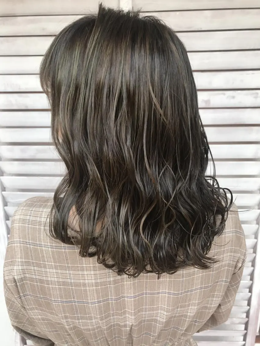 ミディアム 浅香 美加のヘアスタイル