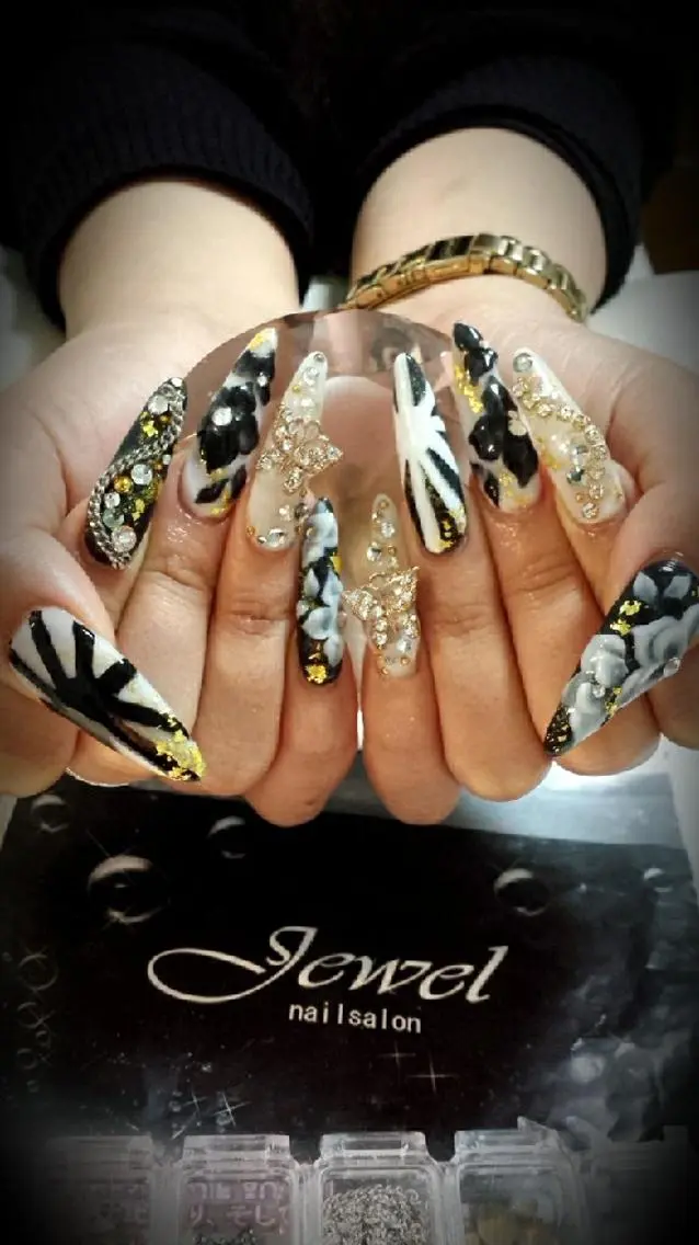 ネイル 成人式 ＪＥＷＥＬ ＮＡＩＬのネイルデザイン