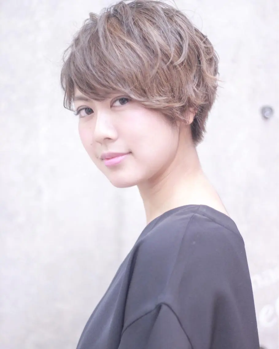 ショート カラー 及川 光のヘアスタイル
