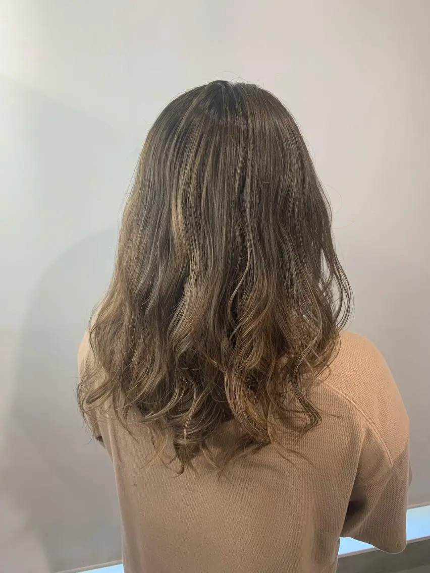 ロング Mitsu Naoのヘアスタイル