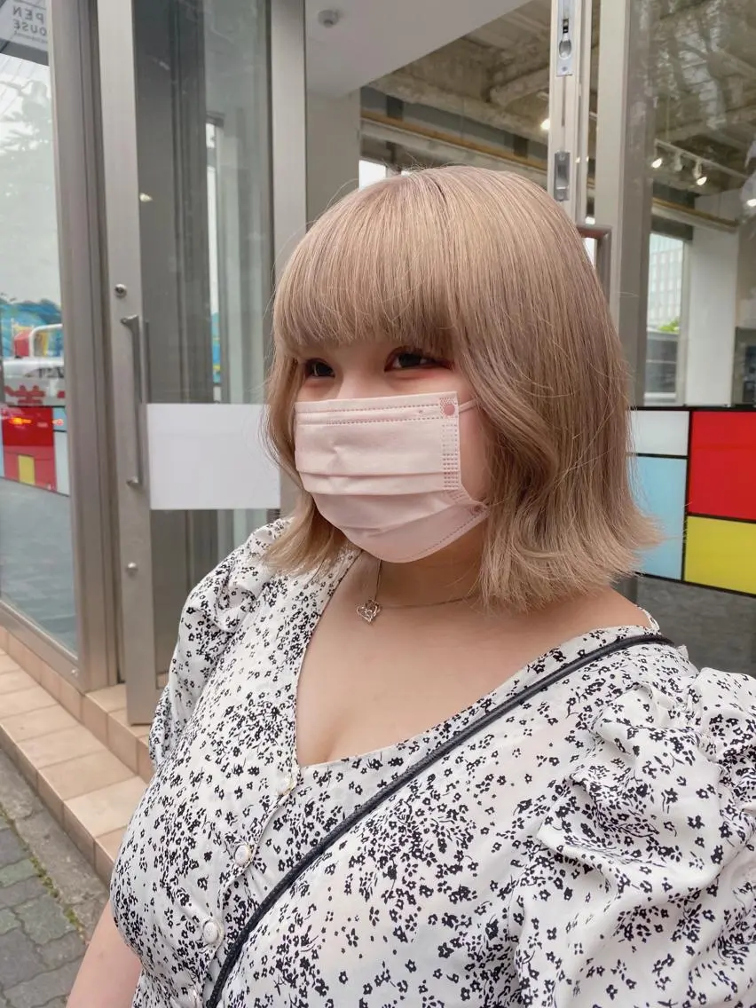 ミディアム カラー 切りっぱなしボブ ベージュカラー ミルクティーベージュ ボブ 鈴木/ニュアンス パーマ/メンズのヘアスタイル