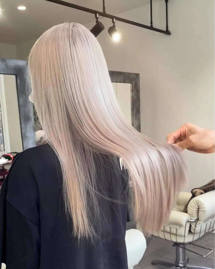 ロング カラー ベージュカラー ブリーチ ブロンド ブロンドベージュ トリートメント Merlyosaka 早川未来のヘアスタイル