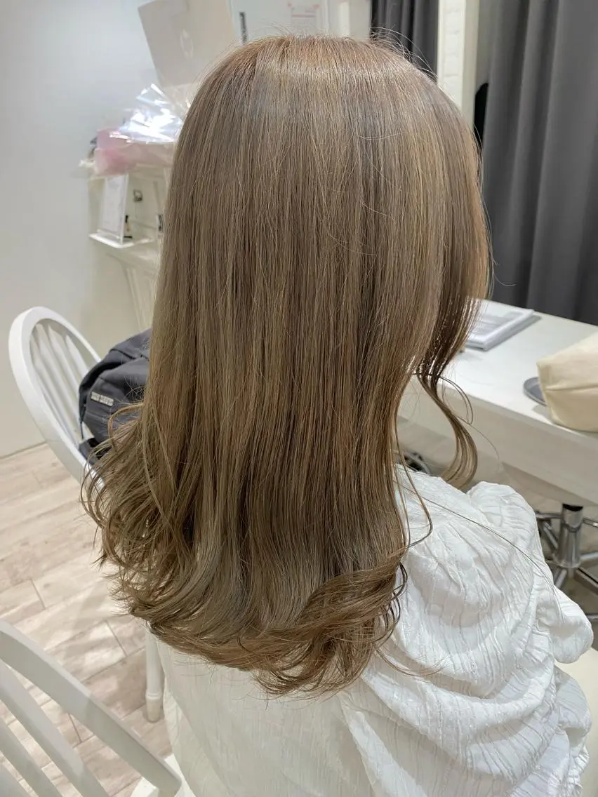 セミロング カラー ベージュカラー ブリーチ 暖色カラー✨️ 門内 梨真のヘアスタイル