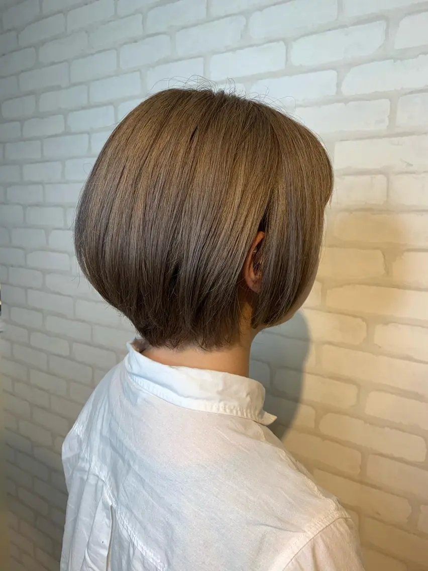 ショート カラー ブルーカラー ブルージュ 透明感カラー グラデーションカラー グレージュ ✨艶髪✨透明感✨ 山内大樹のヘアスタイル