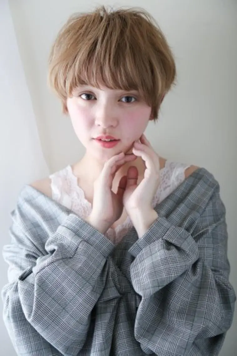 ミディアム 江原 彩華のヘアスタイル